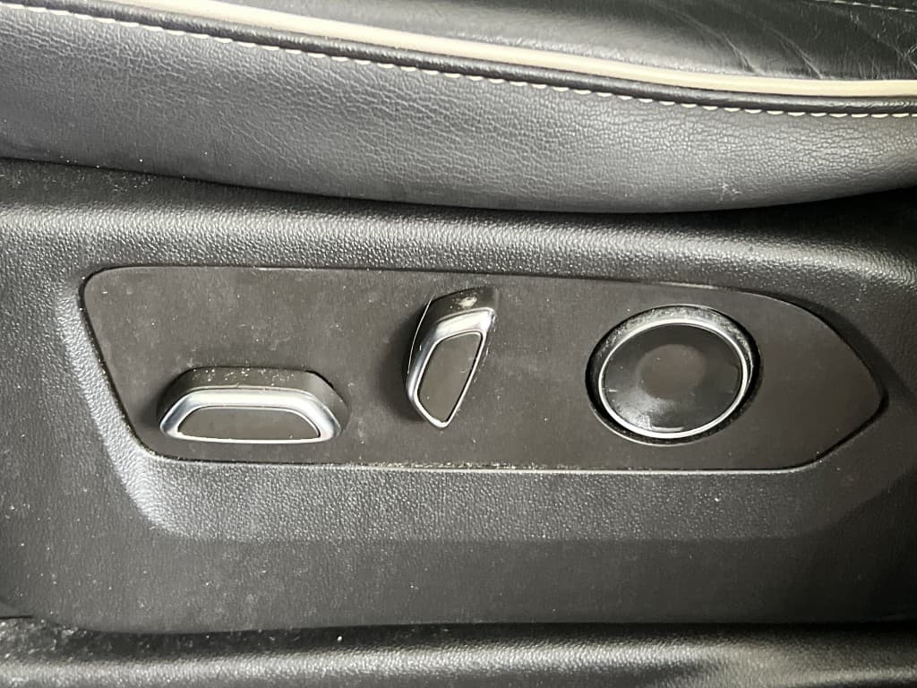 2021 Cadillac Escalade Sport — photo 11 of 27