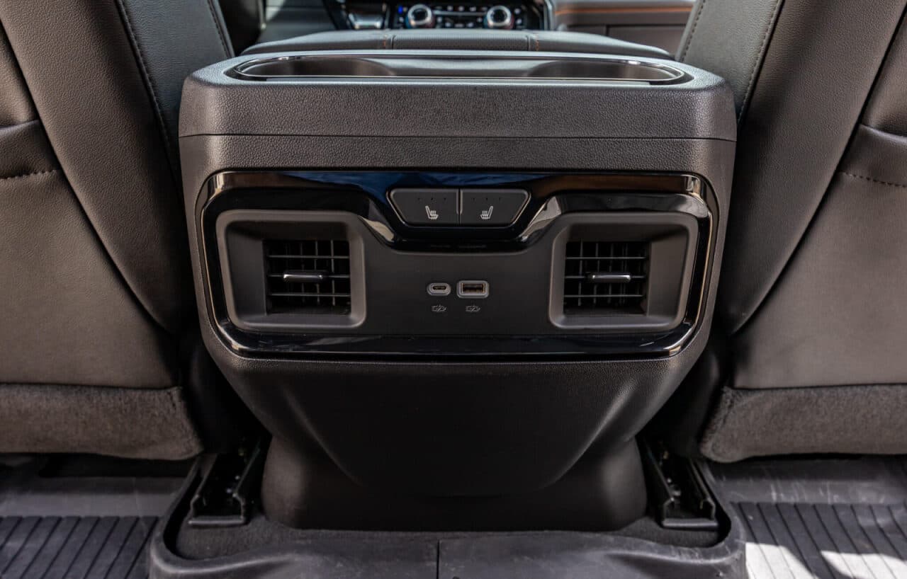 2024 GMC Sierra 1500 AT4 — photo 32 of 40