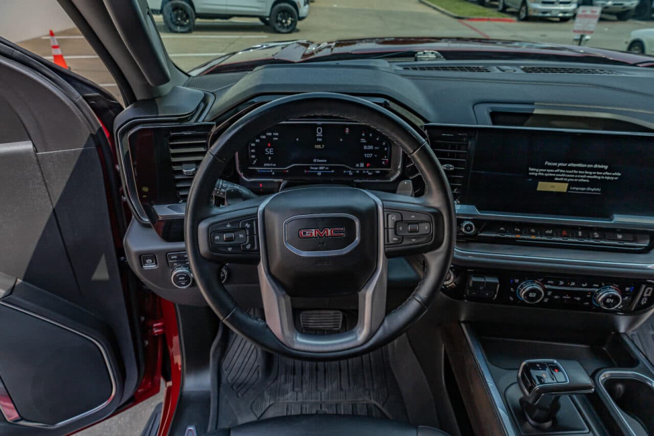 2024 GMC Sierra 1500 SLT — photo 17 of 39