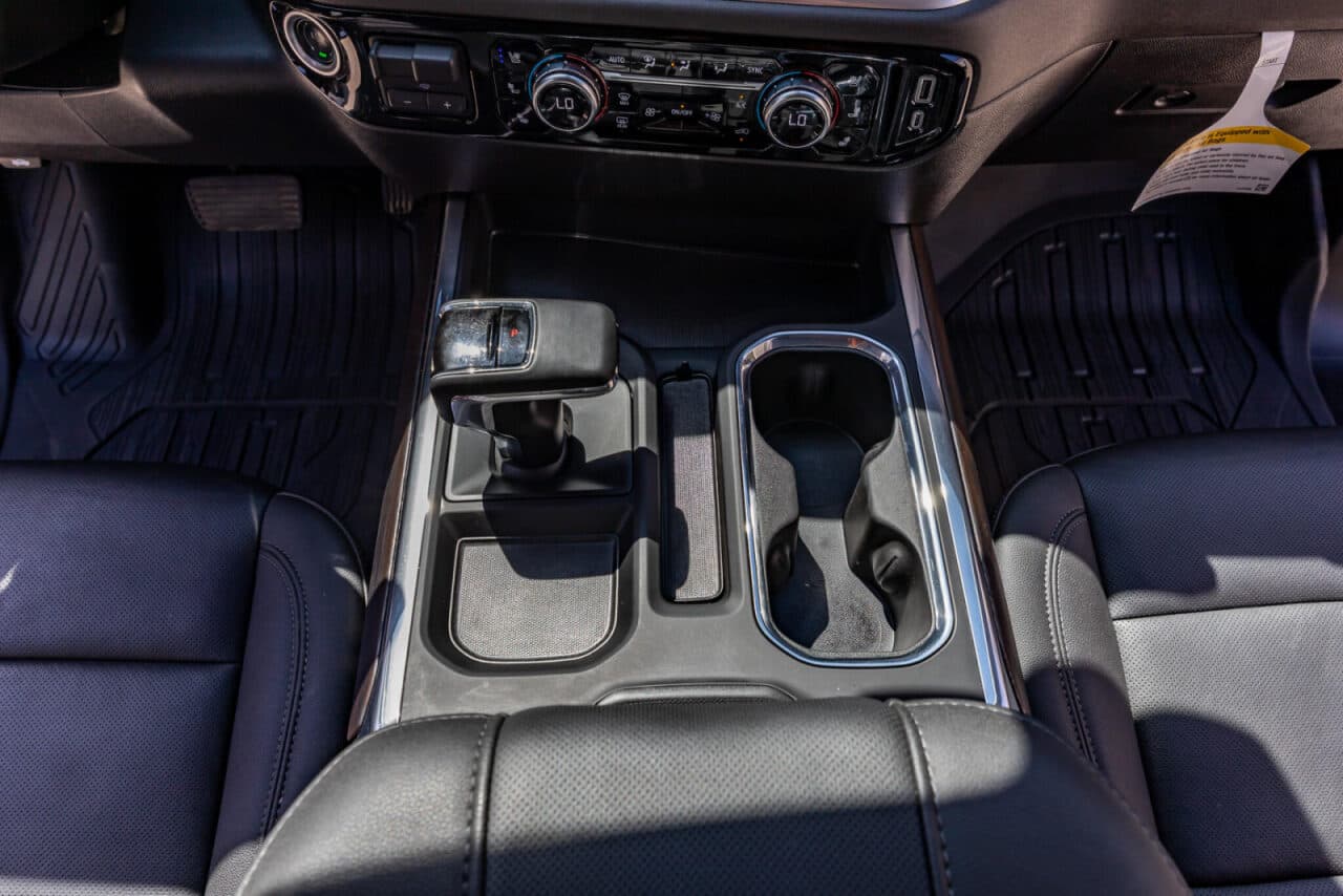 2025 GMC Sierra 1500 SLT — photo 26 of 40
