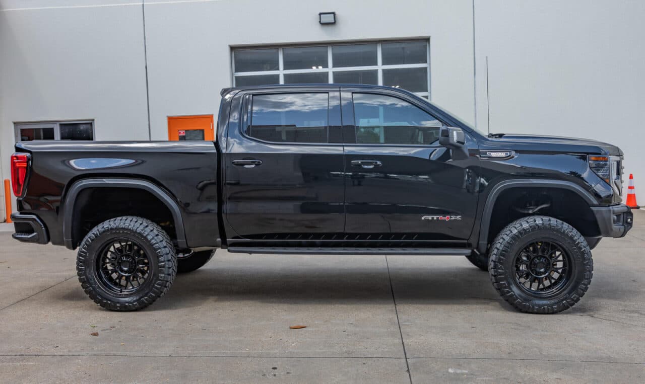 2025 GMC Sierra 1500 AT4X — photo 9 of 39
