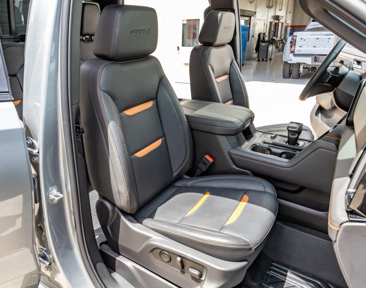 2024 GMC Sierra 1500 AT4 — photo 30 of 40