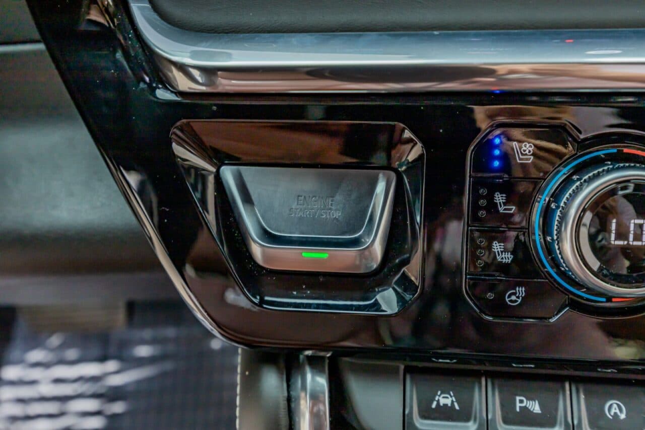 2024 GMC Sierra 1500 Denali Ultimate — photo 21 of 39